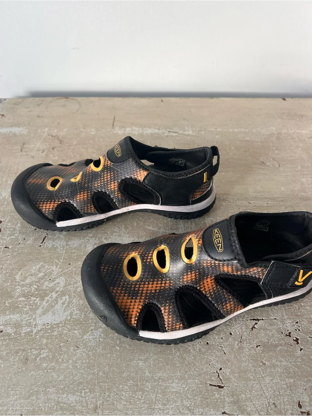 KEEN Kids Closed Toe Water Sandals Black/Orange – Youth Size 2